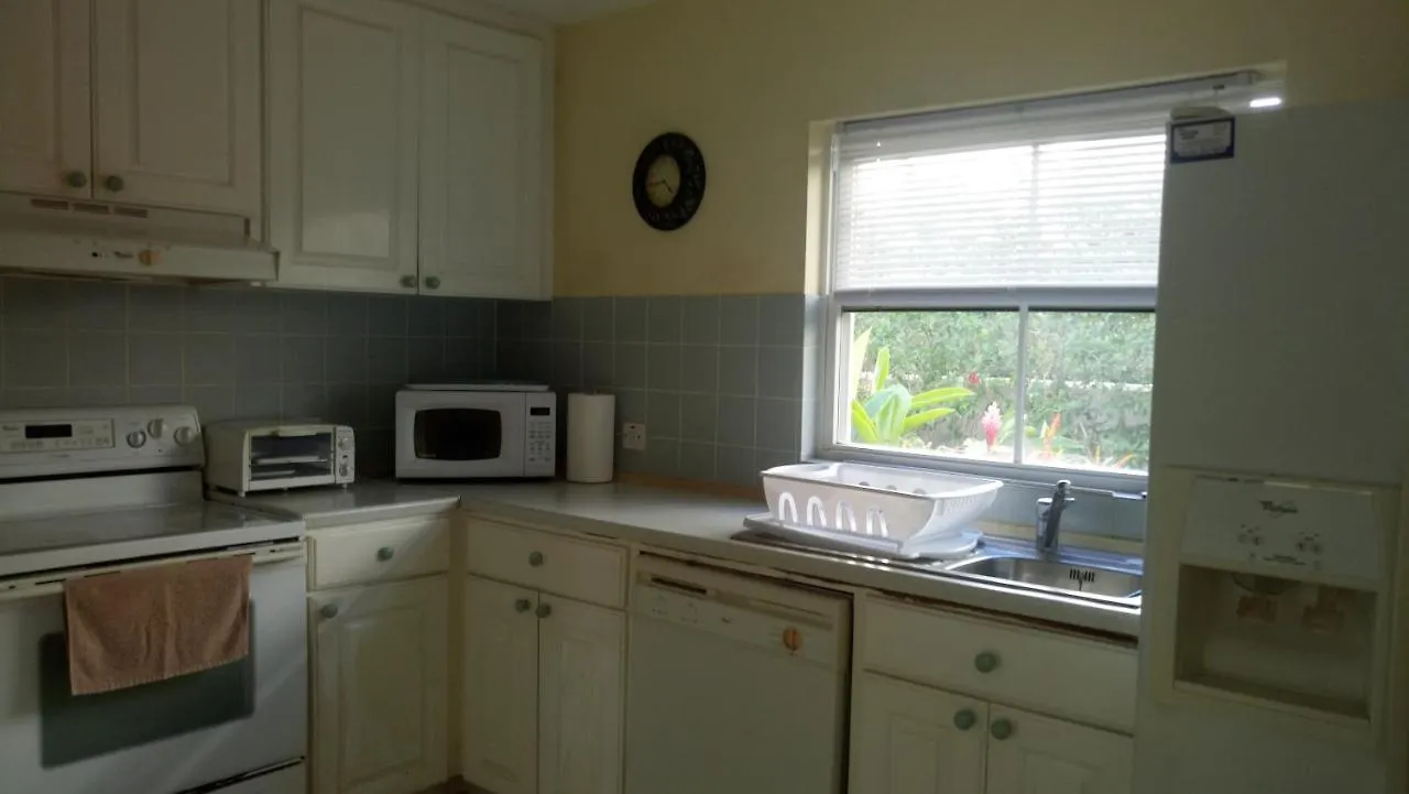 Amaryl Apartment 2 크리스트 처치 0*,  바베이도스